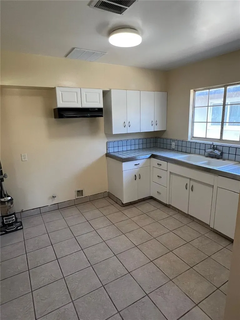 3216 Laurel Bakersfield, CA 93304