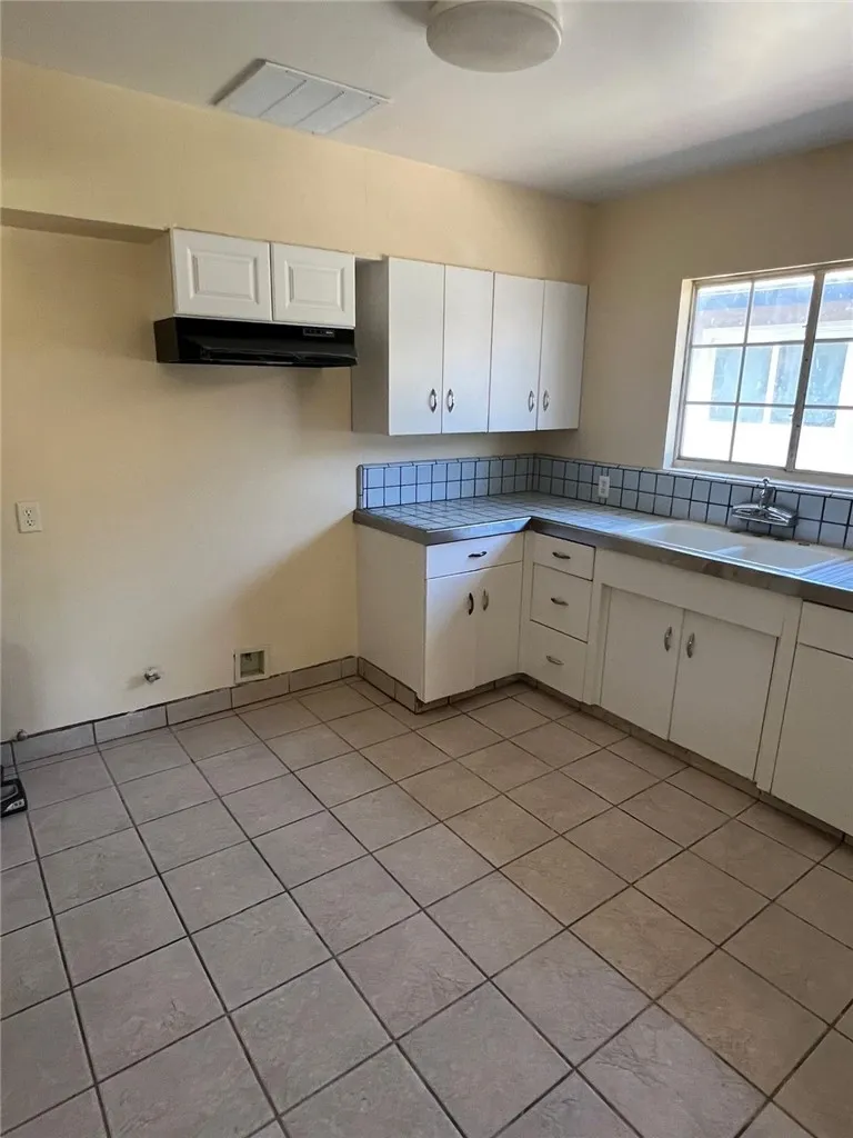 3216 Laurel Bakersfield, CA 93304