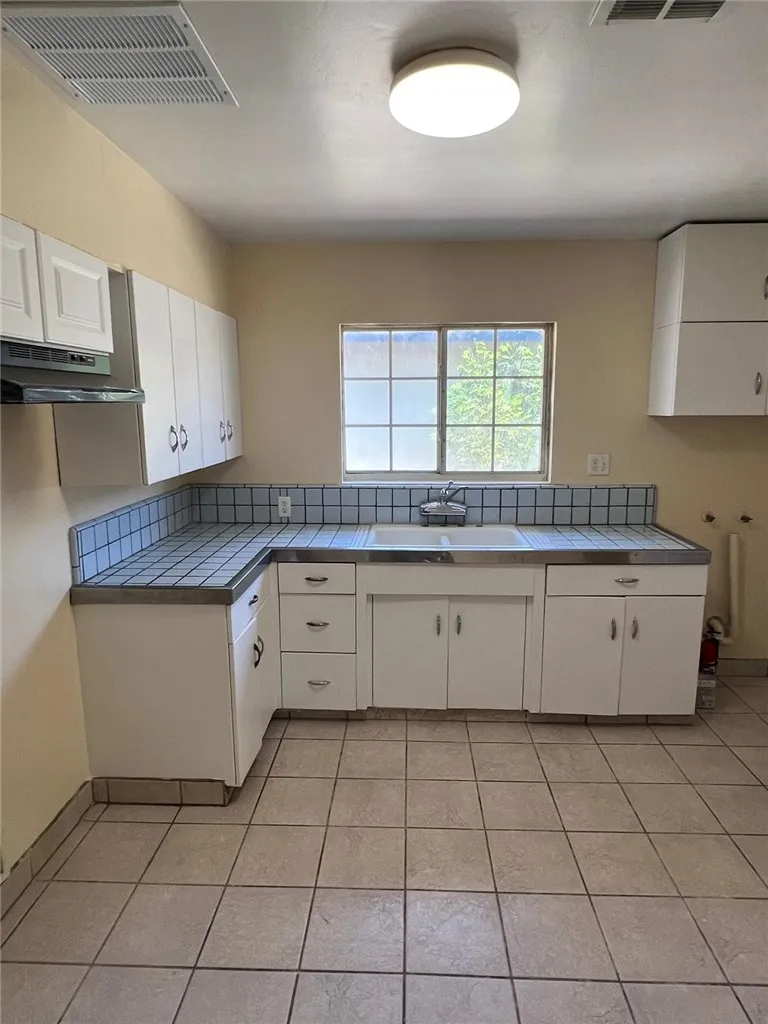 3216 Laurel Bakersfield, CA 93304