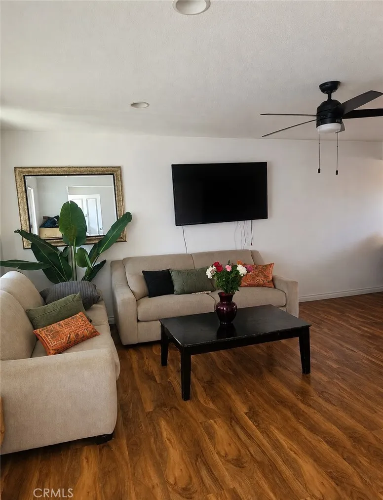 2546 E Park #C Anaheim, CA 92806