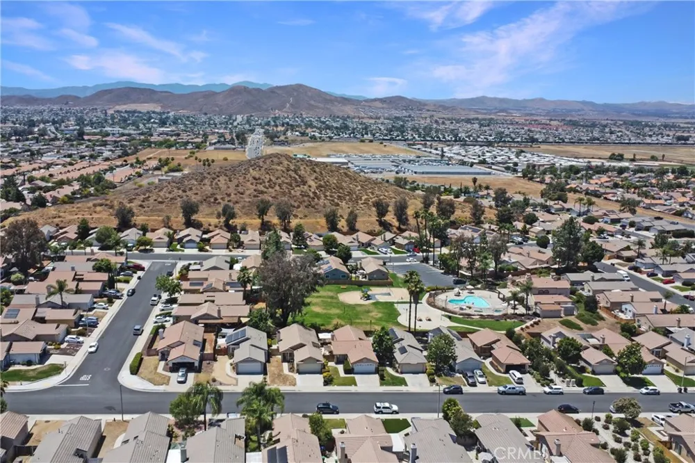 27827 Cannon Drive Menifee, CA 92585
