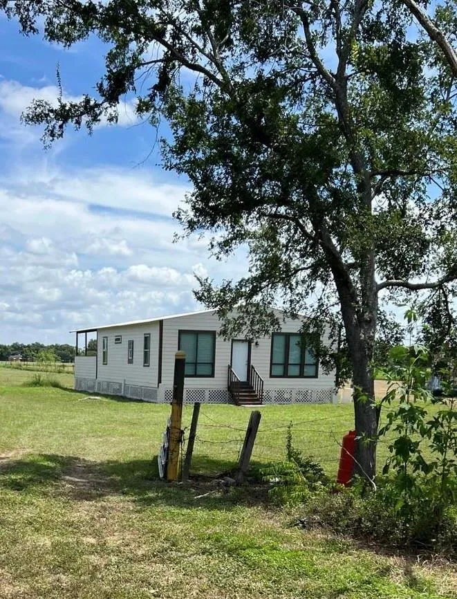 1098 Pecan Valley Drive Wharton, TX 77488