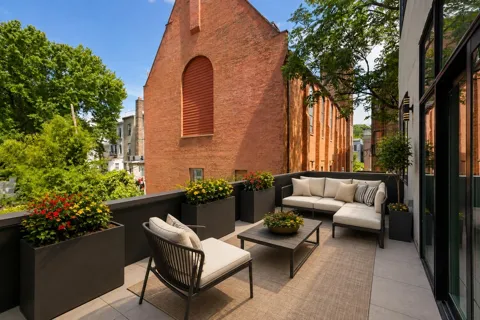 10 LINCOLN ST