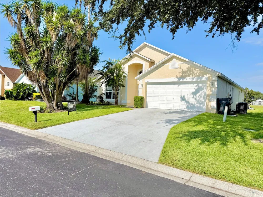 207 LANGHAM DRIVE Davenport, FL 33897