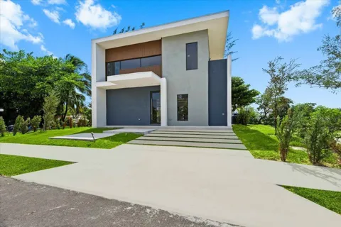 201 NW 14TH WAY