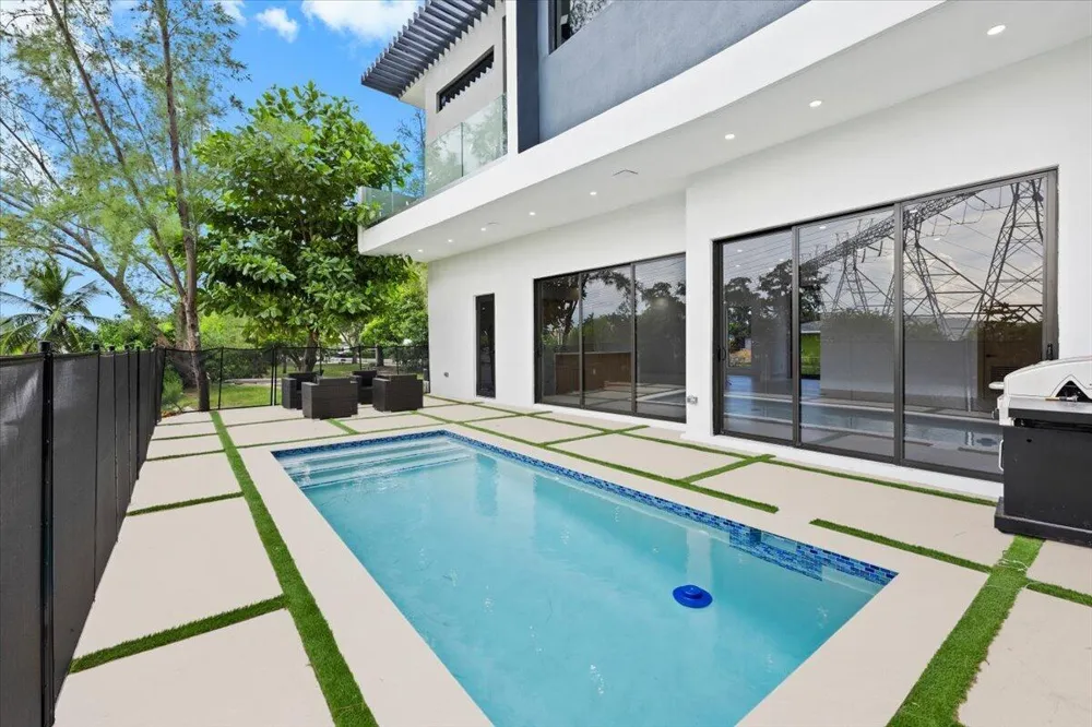 201 NW 14TH WAY Dania Beach, FL 33004