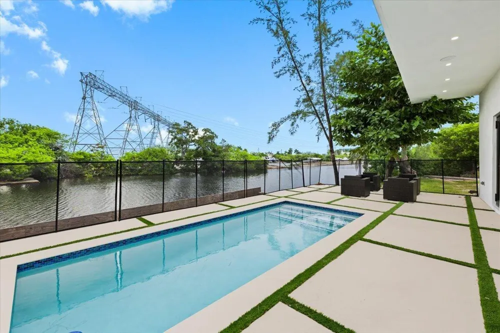 201 NW 14TH WAY Dania Beach, FL 33004