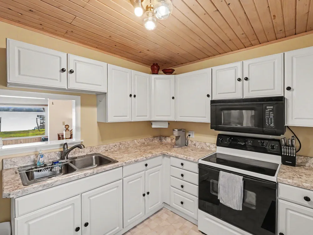 163 Lakeside Drive Quincy Township, MI 49082