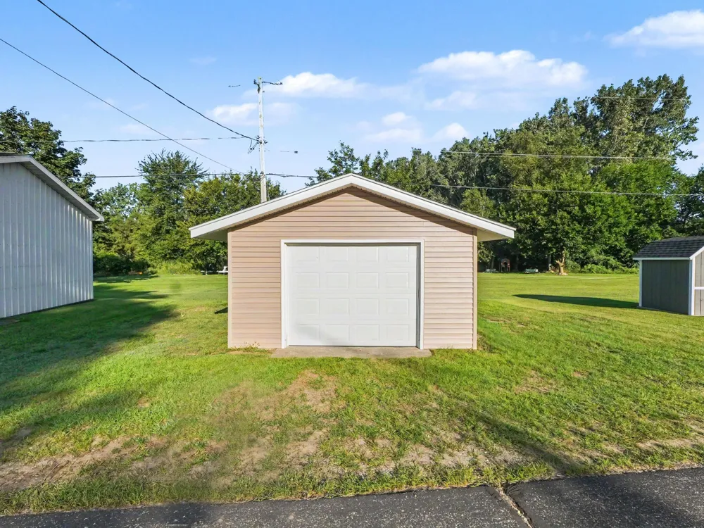 163 Lakeside Drive Quincy Township, MI 49082