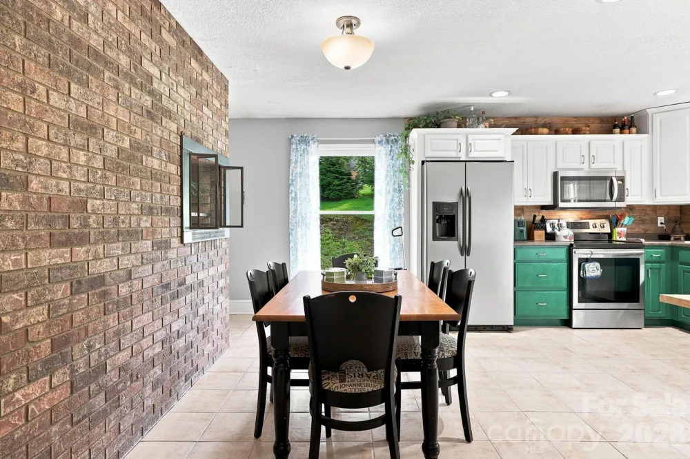 260 Justice Ridge Road Candler, NC 28715