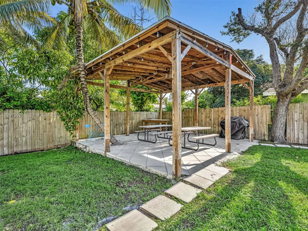 1647 NE 146th St #0 Miami, FL 33181