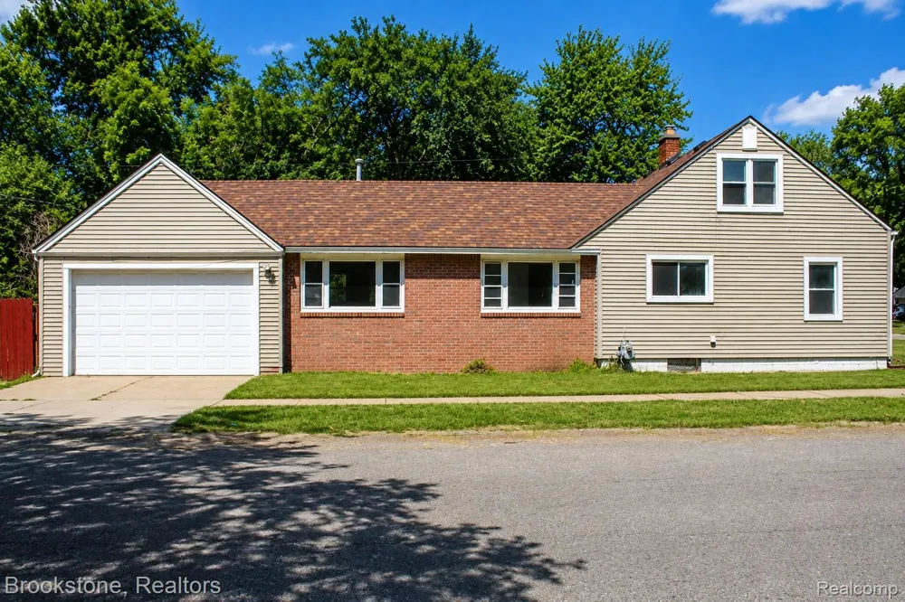 18805 Sumner Redford Charter Township, MI 48240
