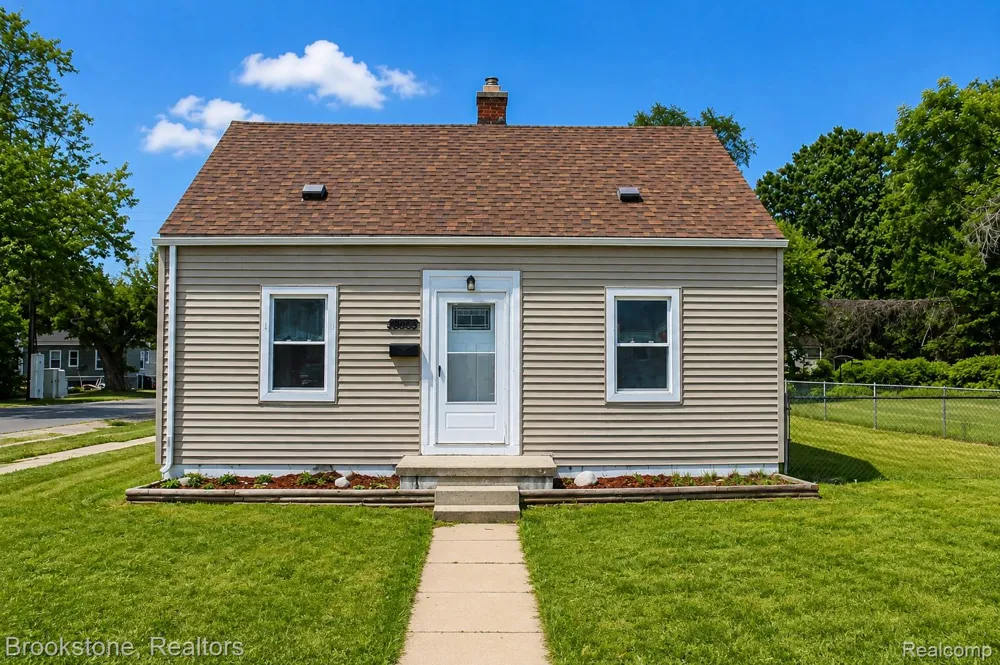 18805 Sumner Redford Charter Township, MI 48240