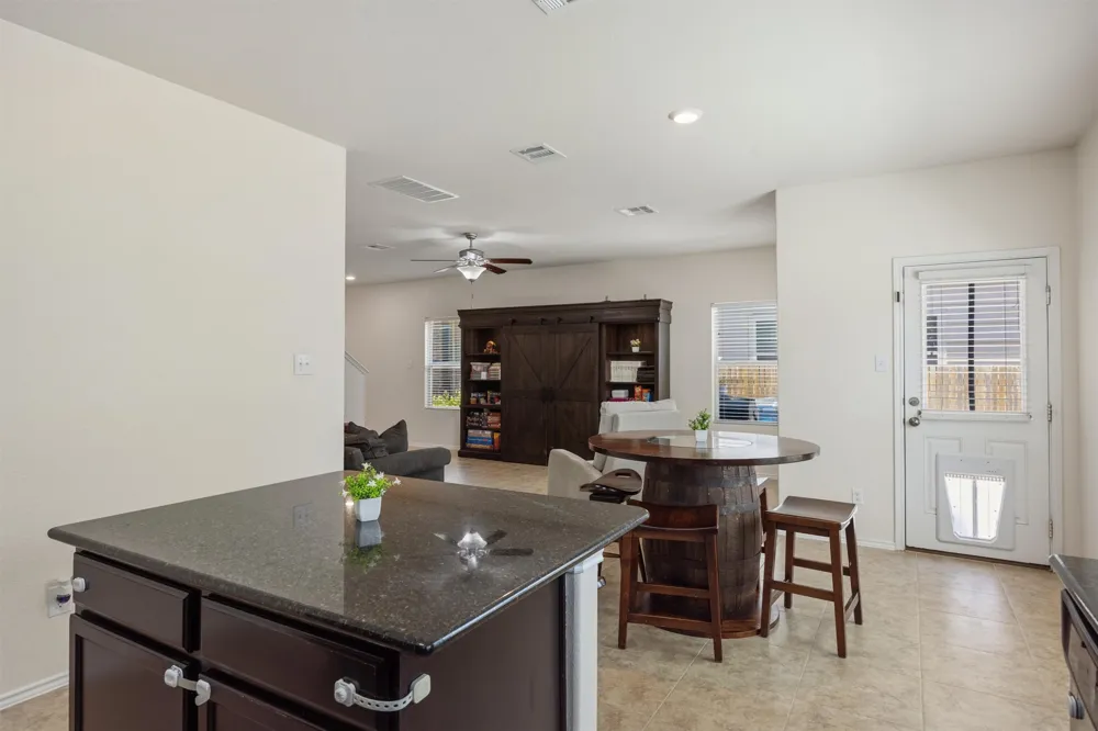 400 Circle Way Jarrell, TX 76537
