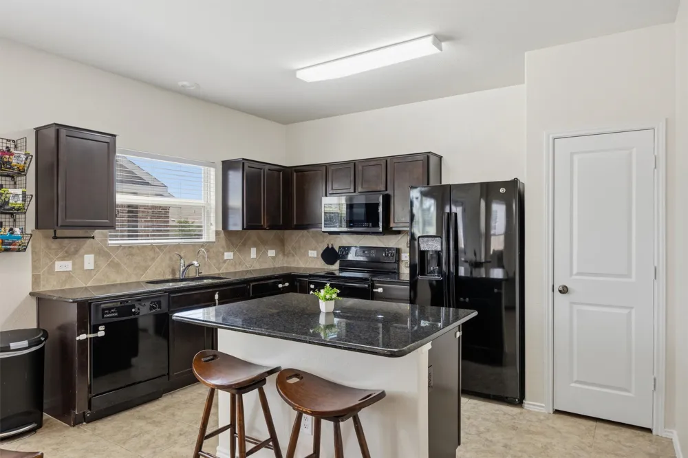 400 Circle Way Jarrell, TX 76537