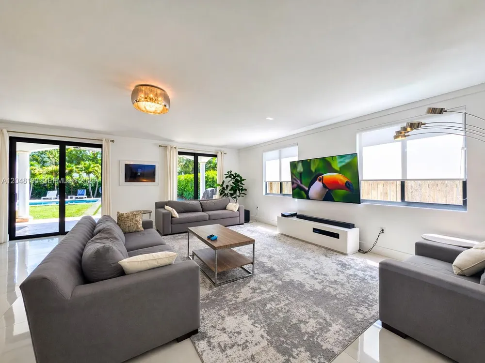471 SW 30th Rd Miami, FL 33129