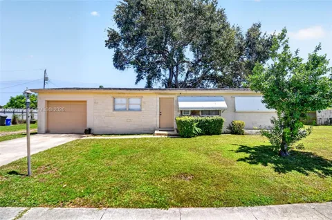 1572 Woodland Ave