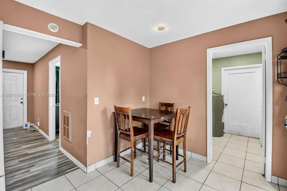1572 Woodland Ave West Palm Beach, FL 33415
