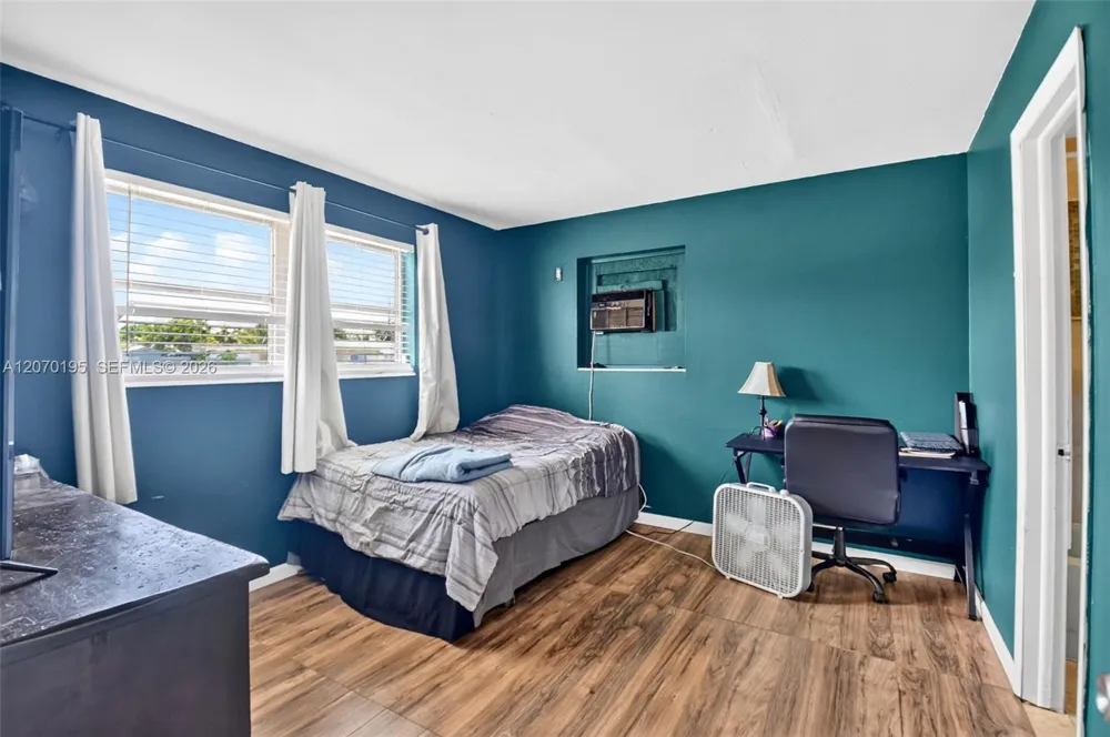 1572 Woodland Ave West Palm Beach, FL 33415