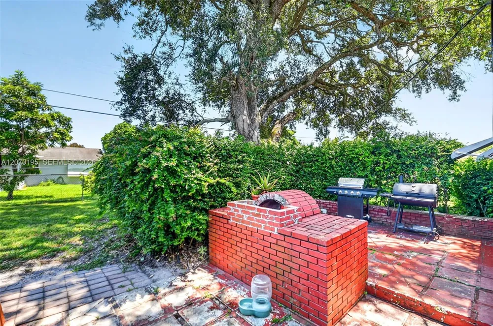 1572 Woodland Ave West Palm Beach, FL 33415