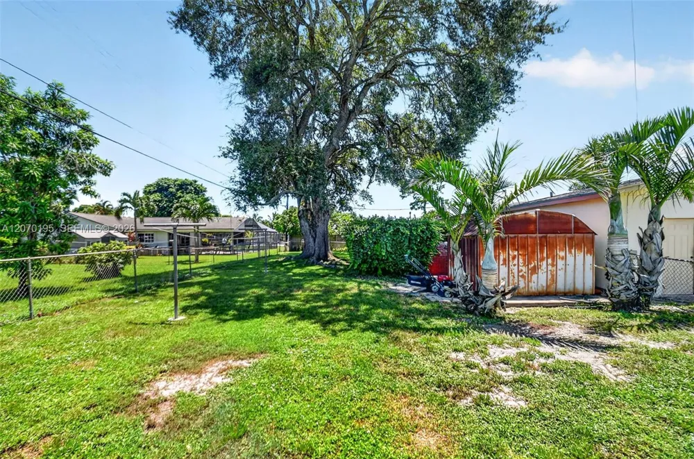 1572 Woodland Ave West Palm Beach, FL 33415