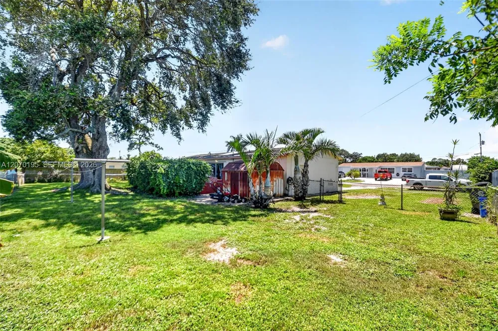 1572 Woodland Ave West Palm Beach, FL 33415