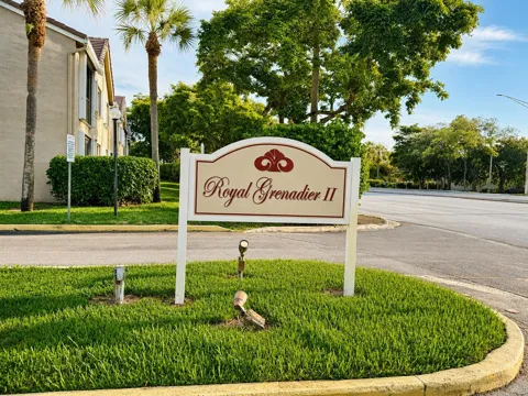 9641 RIVERSIDE #F5
