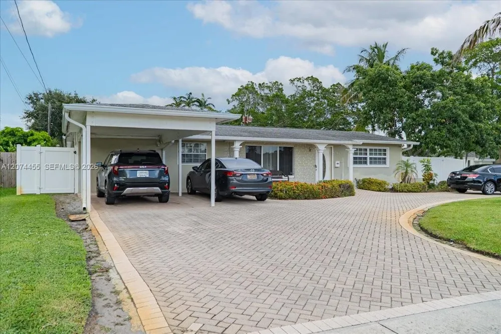 5561 SW 13th St Plantation, FL 33317