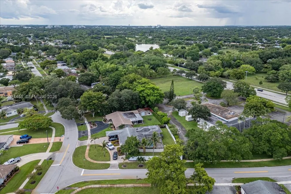 5561 SW 13th St Plantation, FL 33317
