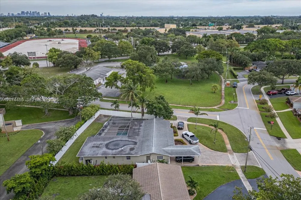 5561 SW 13th St Plantation, FL 33317