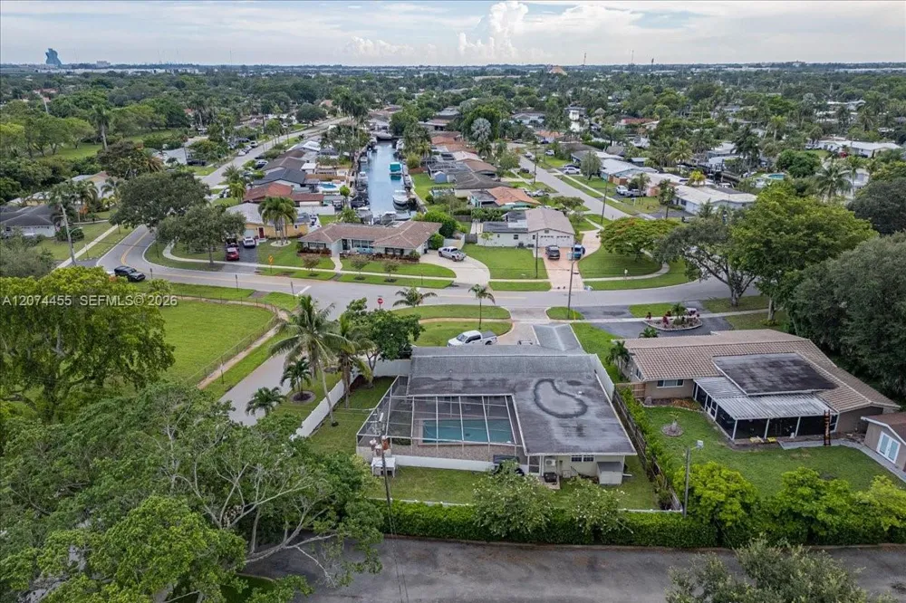 5561 SW 13th St Plantation, FL 33317