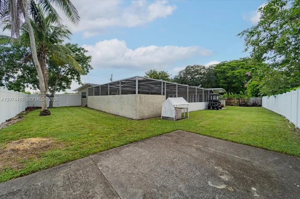 5561 SW 13th St Plantation, FL 33317