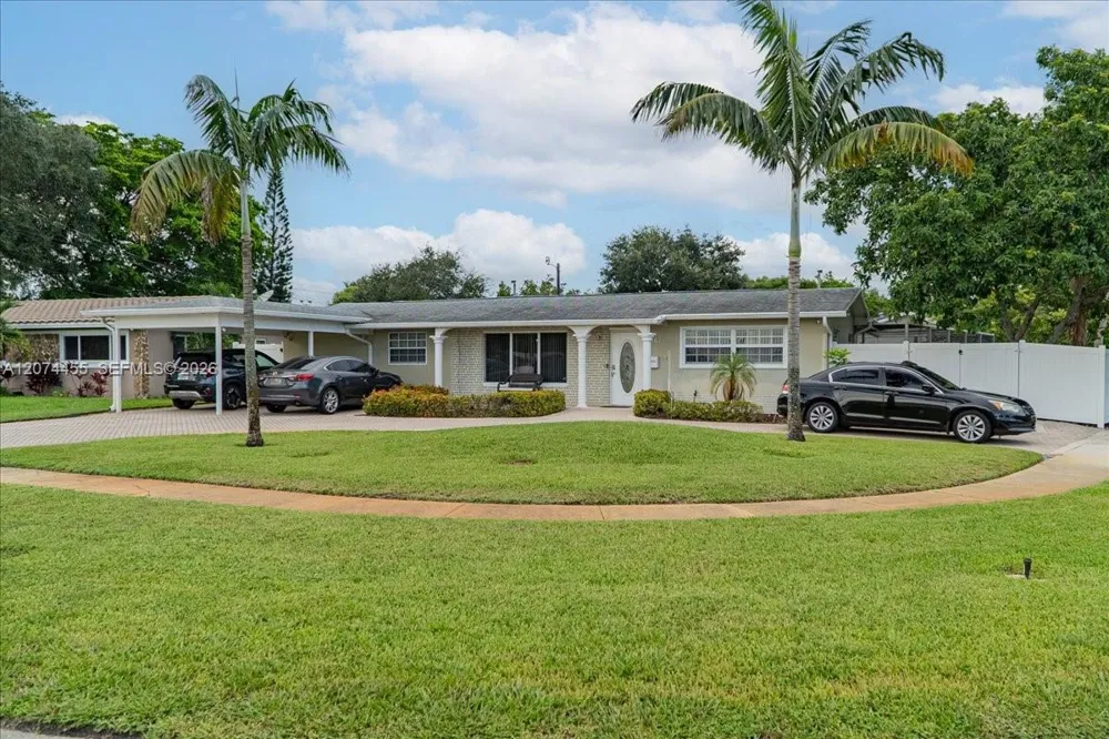 5561 SW 13th St Plantation, FL 33317