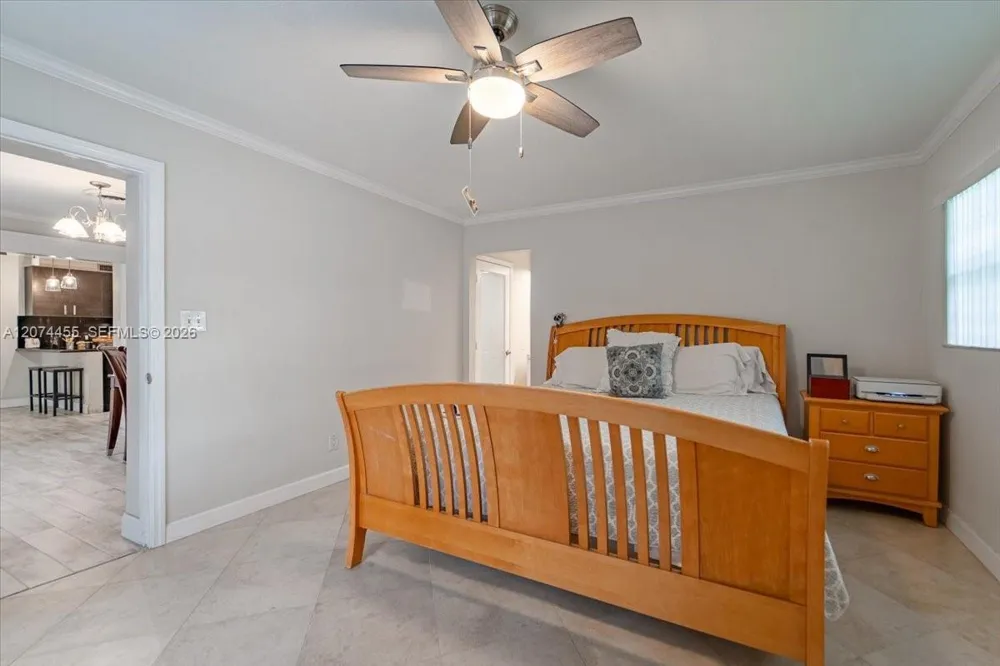 5561 SW 13th St Plantation, FL 33317