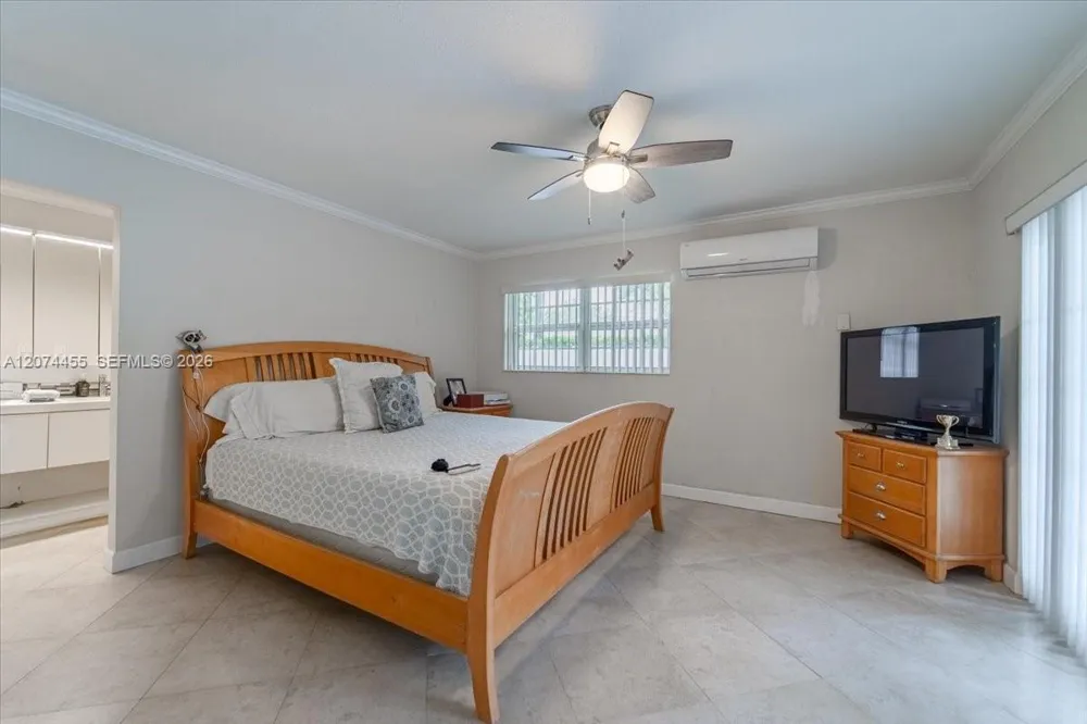 5561 SW 13th St Plantation, FL 33317
