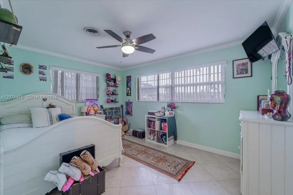 5561 SW 13th St Plantation, FL 33317