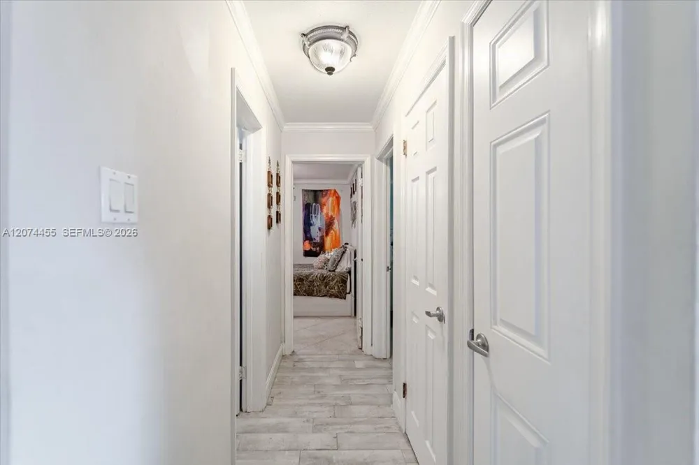 5561 SW 13th St Plantation, FL 33317