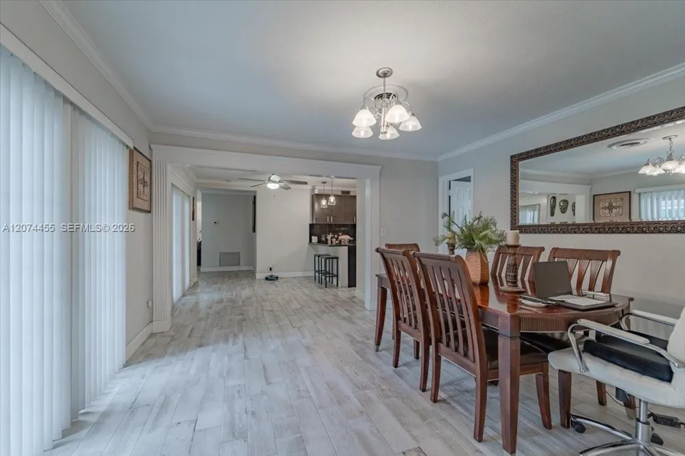5561 SW 13th St Plantation, FL 33317