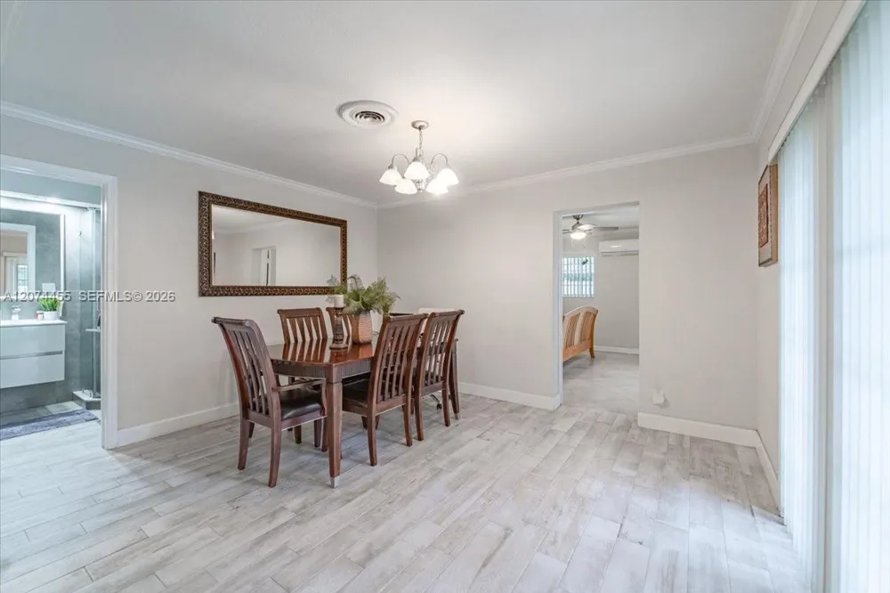 5561 SW 13th St Plantation, FL 33317