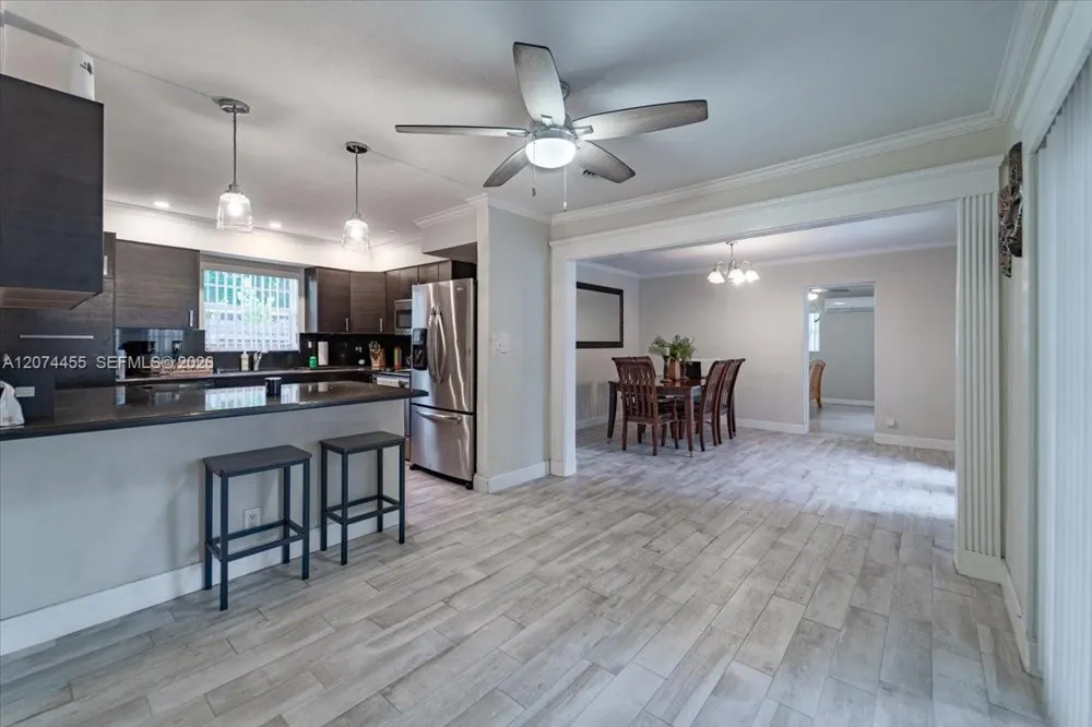 5561 SW 13th St Plantation, FL 33317