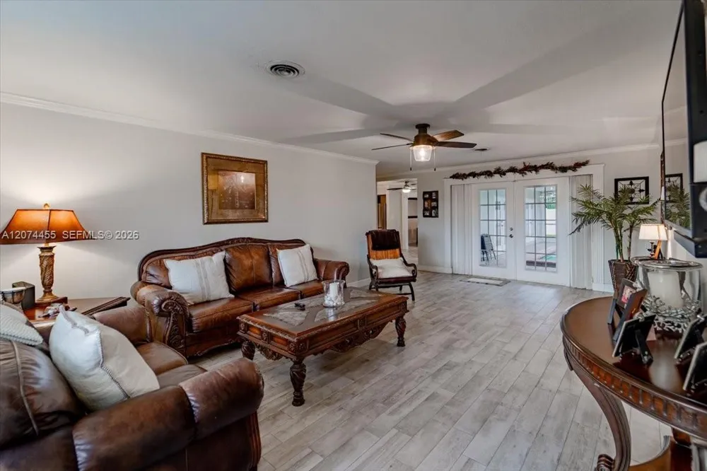5561 SW 13th St Plantation, FL 33317