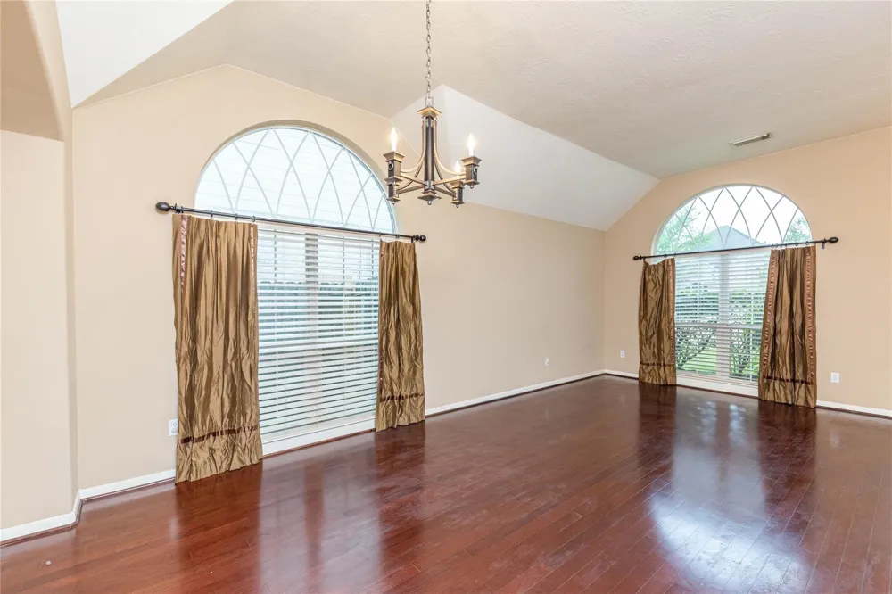 2201 Signal Hill Drive Pearland, TX 77584