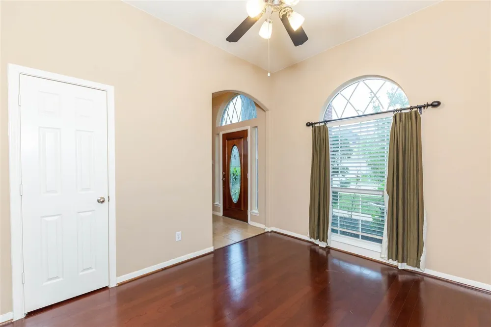 2201 Signal Hill Drive Pearland, TX 77584