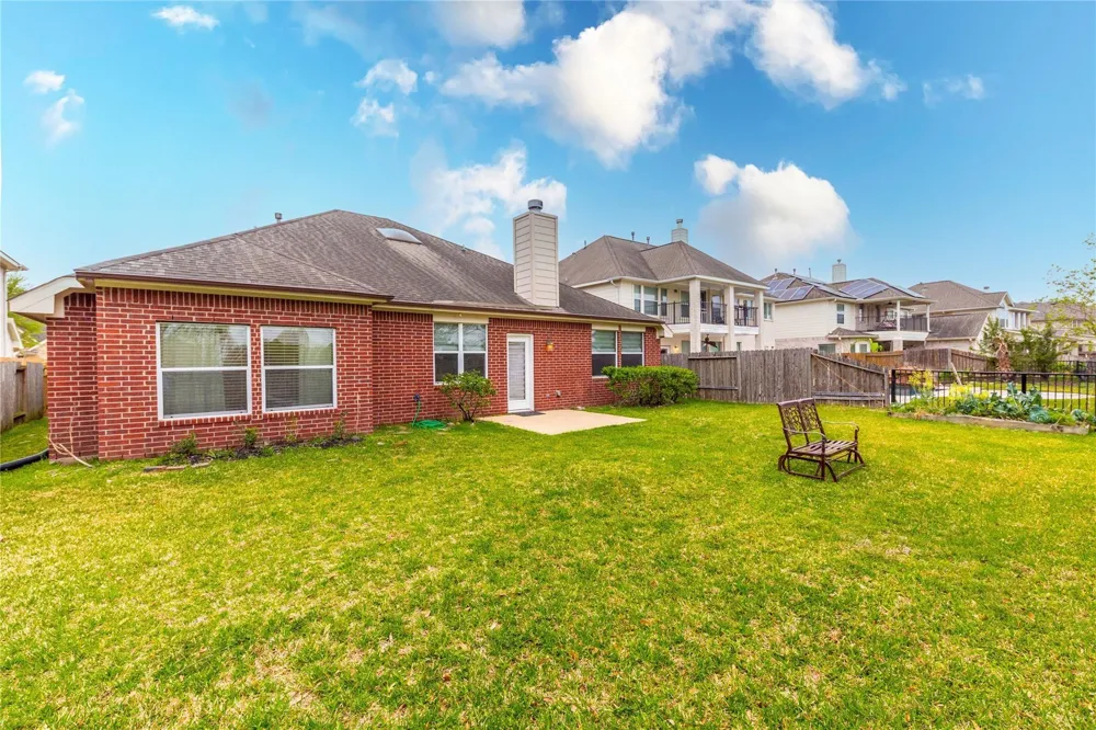 2201 Signal Hill Drive Pearland, TX 77584