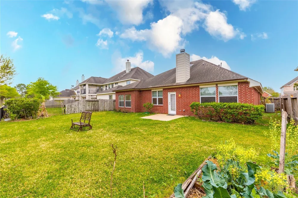 2201 Signal Hill Drive Pearland, TX 77584