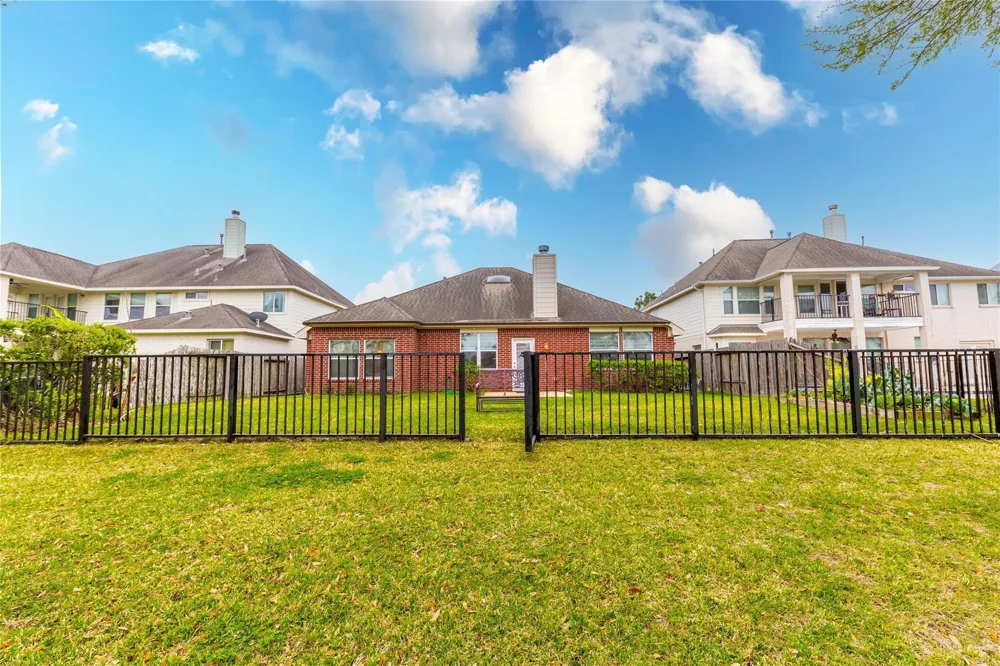2201 Signal Hill Drive Pearland, TX 77584