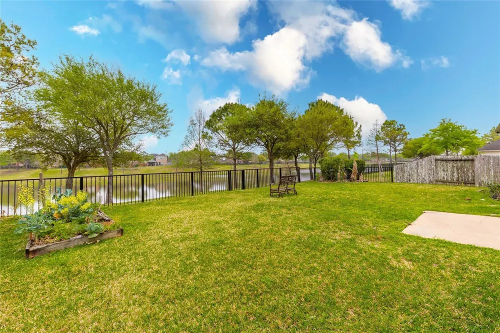2201 Signal Hill Drive Pearland, TX 77584