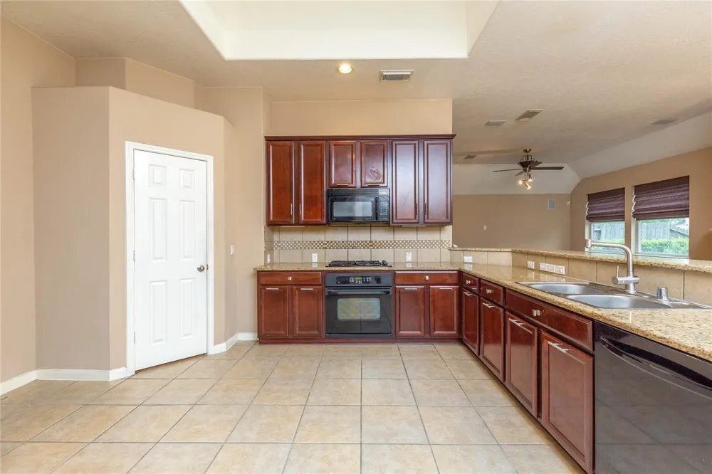 2201 Signal Hill Drive Pearland, TX 77584
