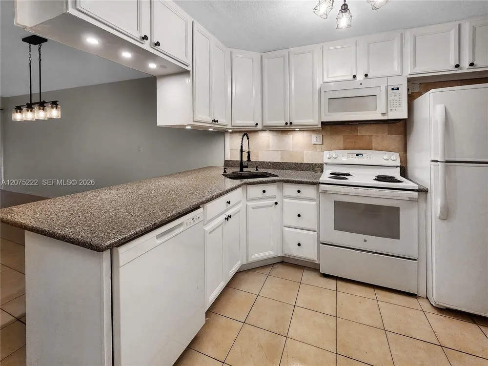 15385 S Dixie Hwy 22 Hwy Palmetto Bay, FL 33157