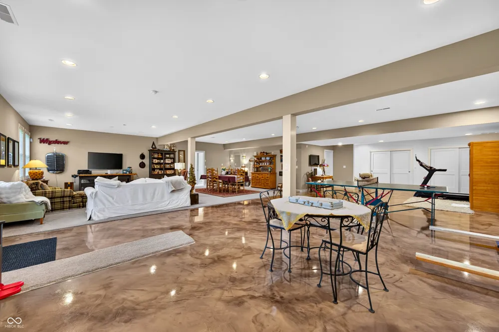 6097 Horizon Drive Columbus, IN 47201
